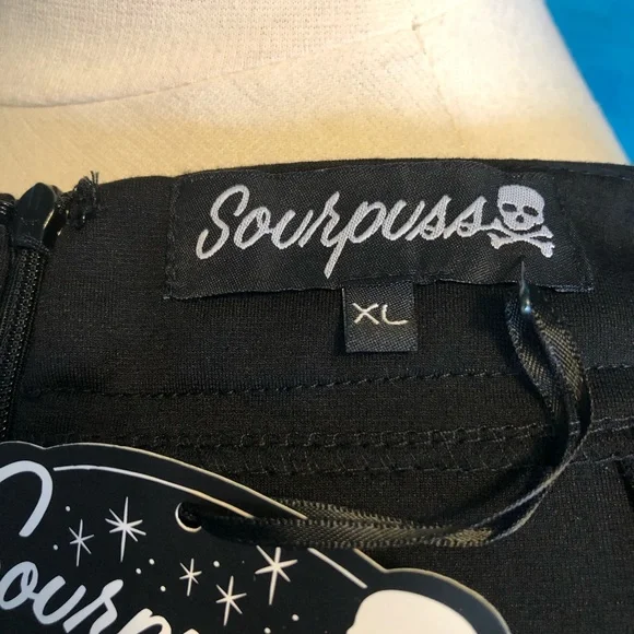 ☠️ 🖤Sourpuss Essentials Pencil Skirt Black
New With tags - Picture 9 of 10